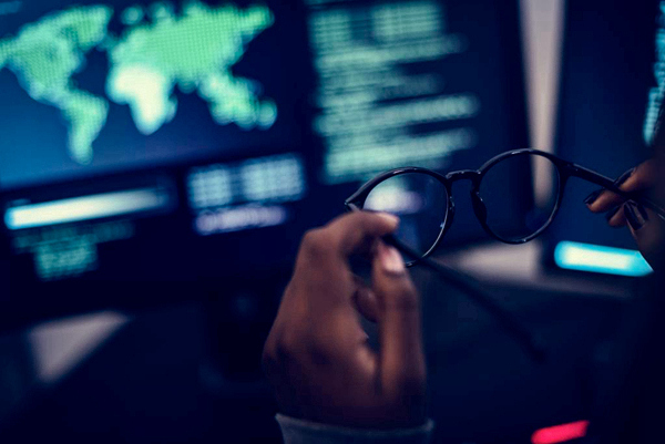 千元眼鏡成本僅20塊，6億近視人口的“暴利”行業(yè)真相